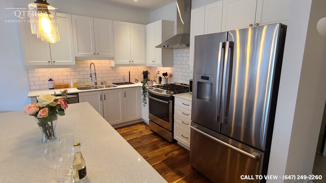 2-2145 Danforth Ave, Toronto, Ontario M4C 1K2 - Photo 4 of 12