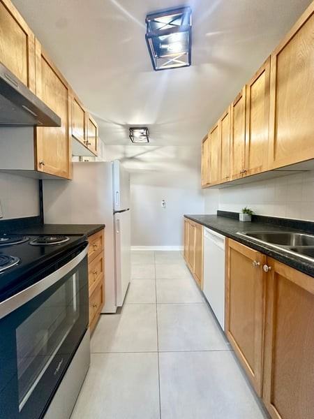 2020 Jasmine Cres - Photo 4 of 14