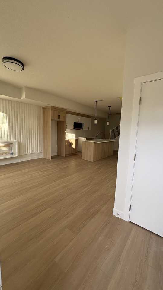 1527 51 St Se - Photo 2 of 38