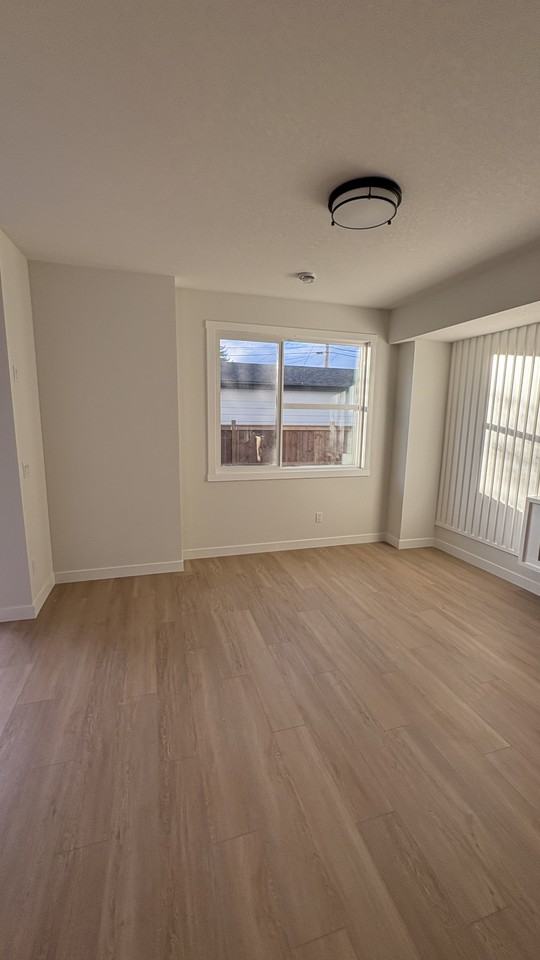 1527 51 St Se - Photo 4 of 38