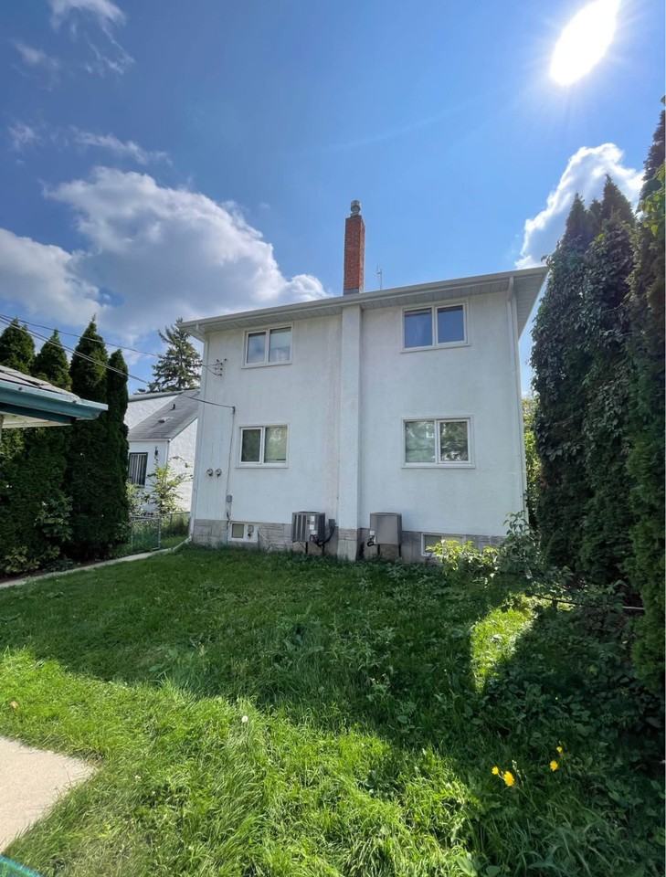 1081 Corydon Ave - Photo 2 of 24