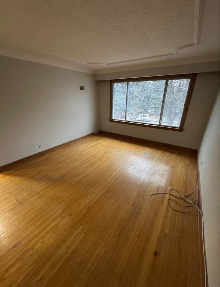 1081 Corydon Ave - Photo 5 of 24