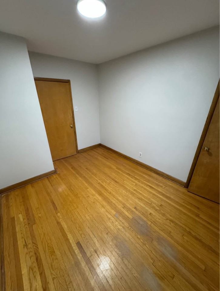 1081 Corydon Ave - Photo 7 of 24