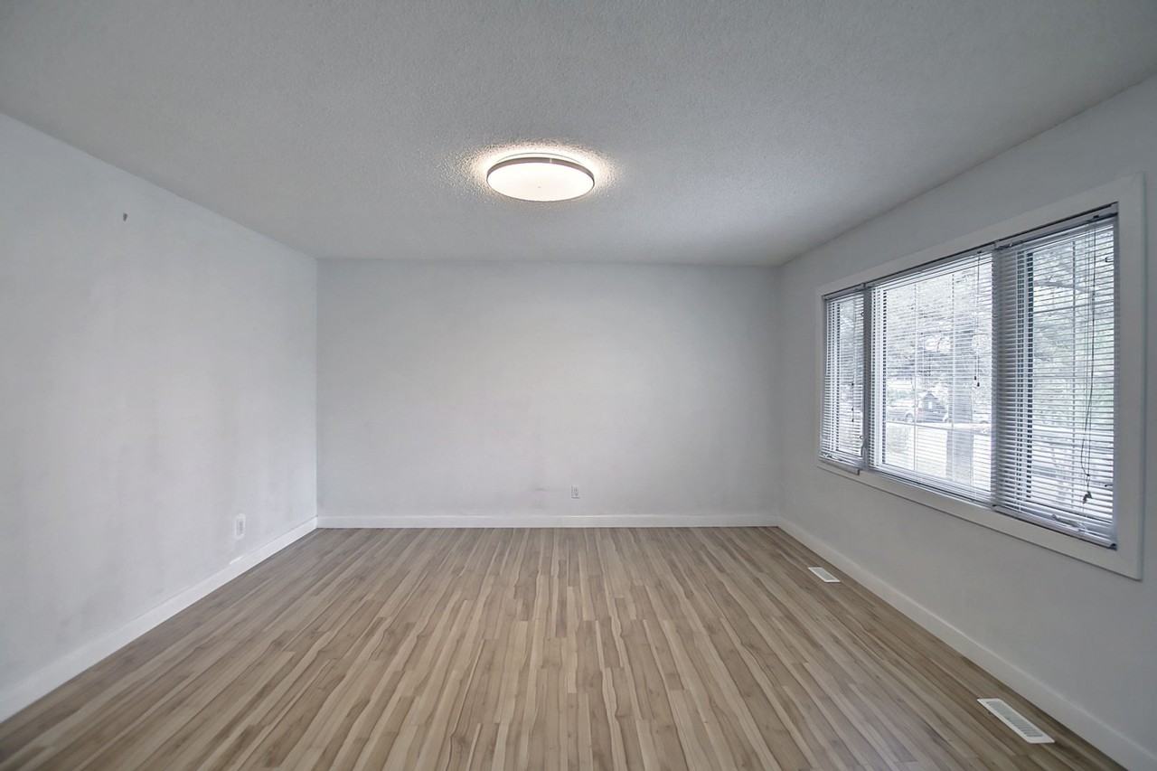 6607 Malvern Rd NE - Photo 7 of 47