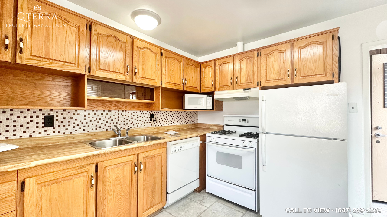 886 Grenoble Blvd - Photo 3 of 22