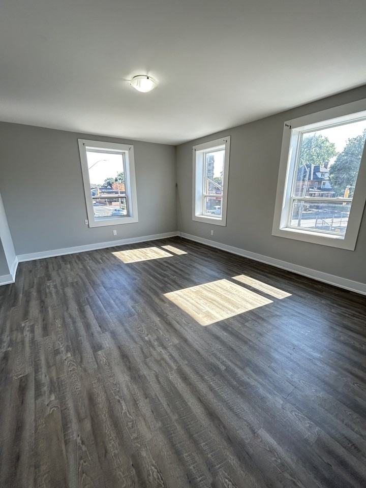 9 Holton Ave North Unit 3 - Photo 7 of 10