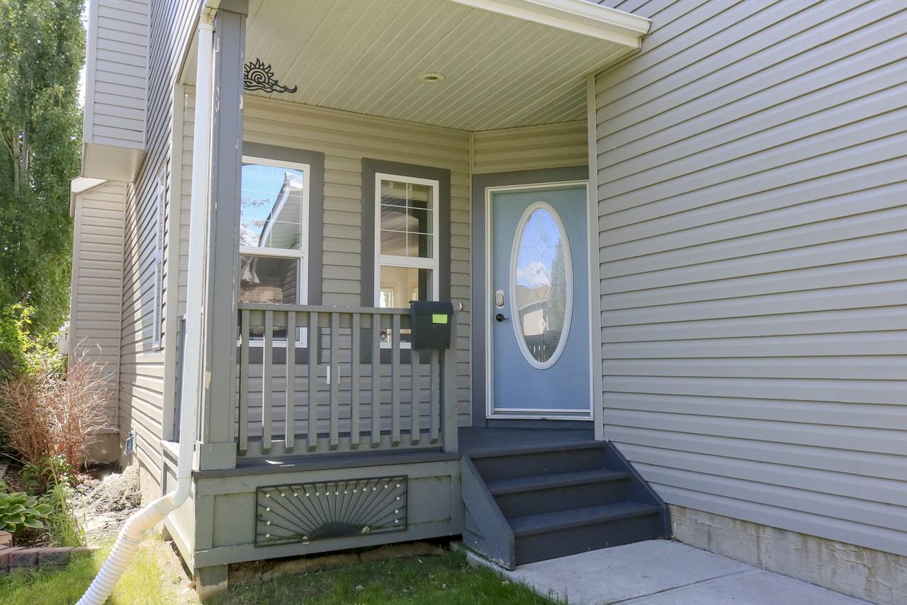 11713 13A Avenue Southwest - Photo 3 of 31