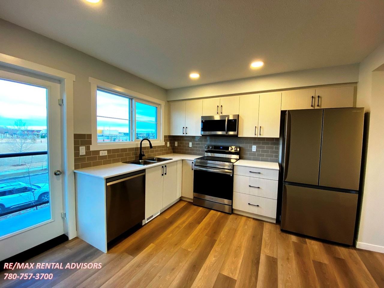 487 Desrochers Boulevard Southwest - Photo 4 of 23