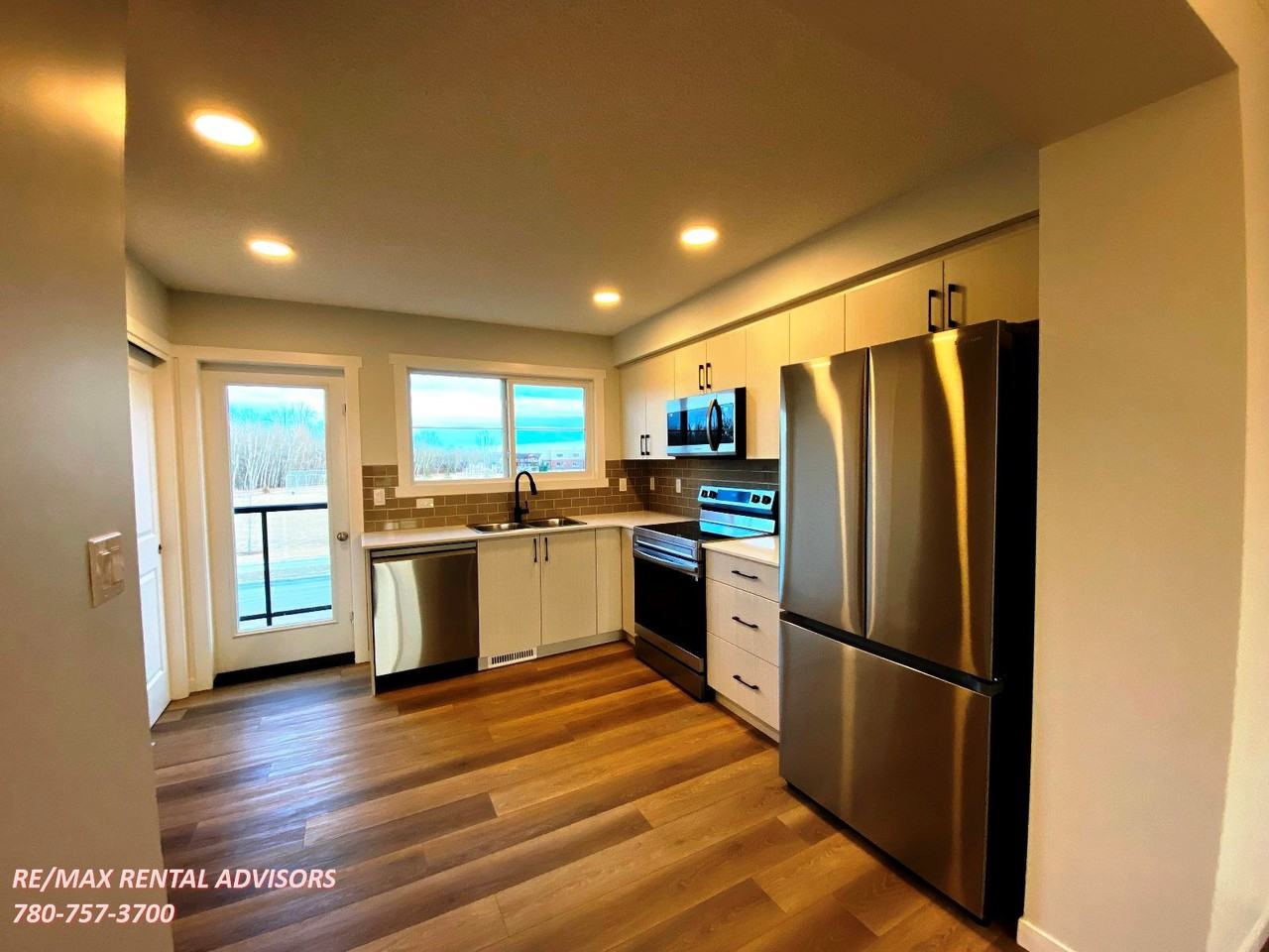 487 Desrochers Boulevard Southwest - Photo 5 of 23