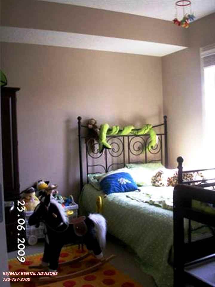 9815 96a St Nw - Photo 5 of 6