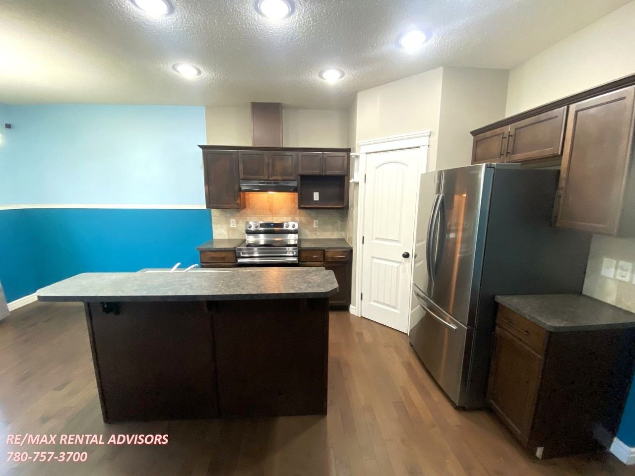 2825 16a Ave Nw - Photo 4 of 29