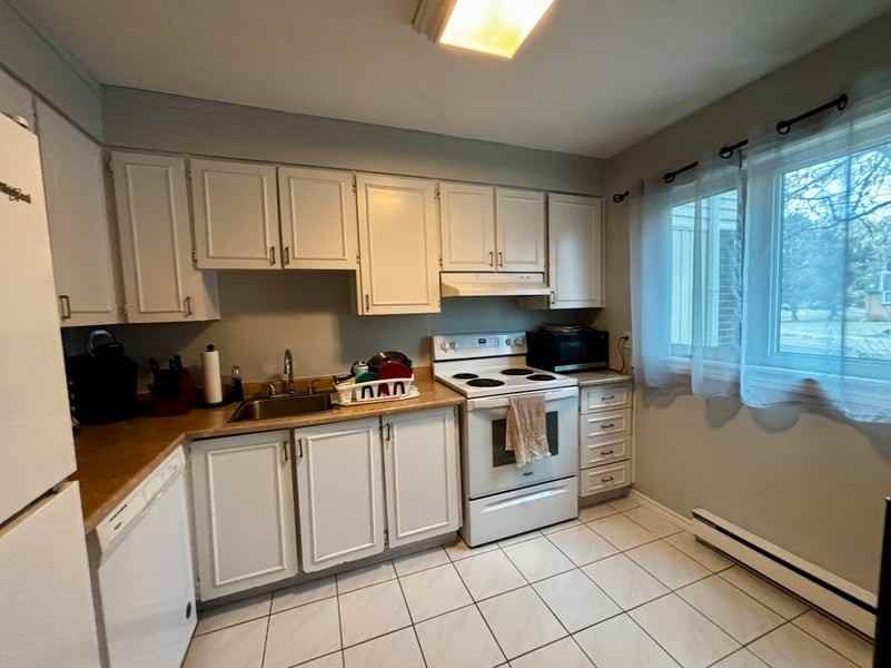 1299 Cedarcroft Cres - Photo 2 of 11