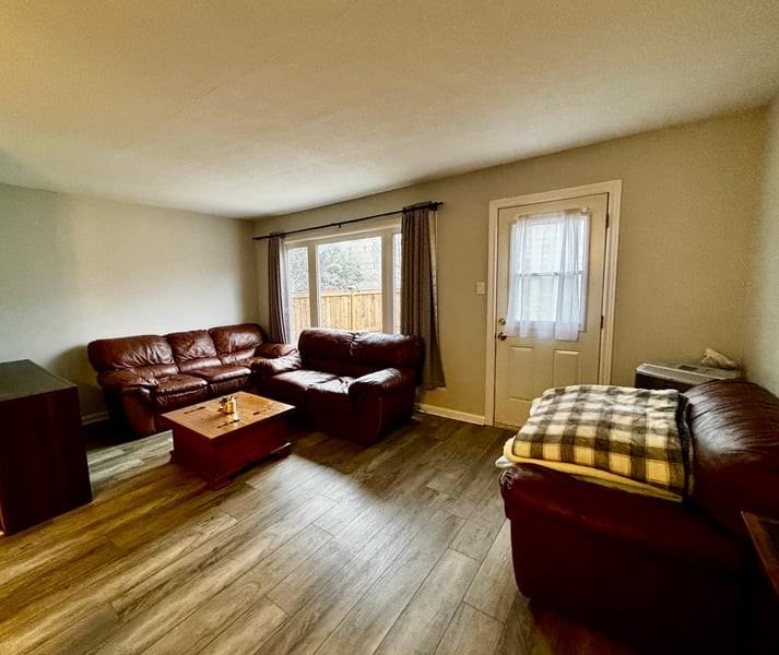 1299 Cedarcroft Cres - Photo 4 of 11