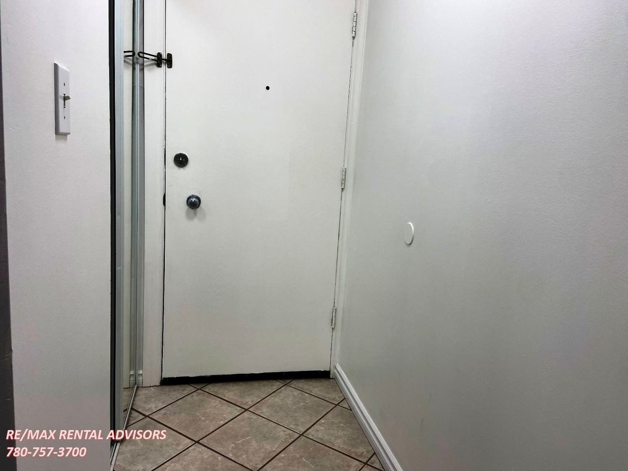 #101 10420 93 Street Northwest - Photo 3 of 14