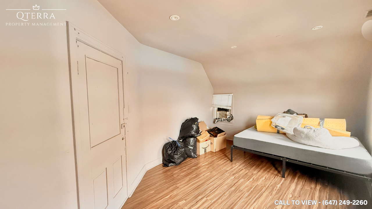 10094 Yonge St - Photo 5 of 7