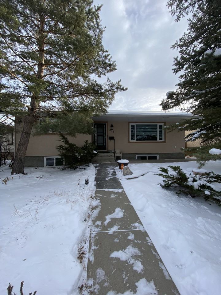 811 Maidstone Drive NE - Photo 2 of 14