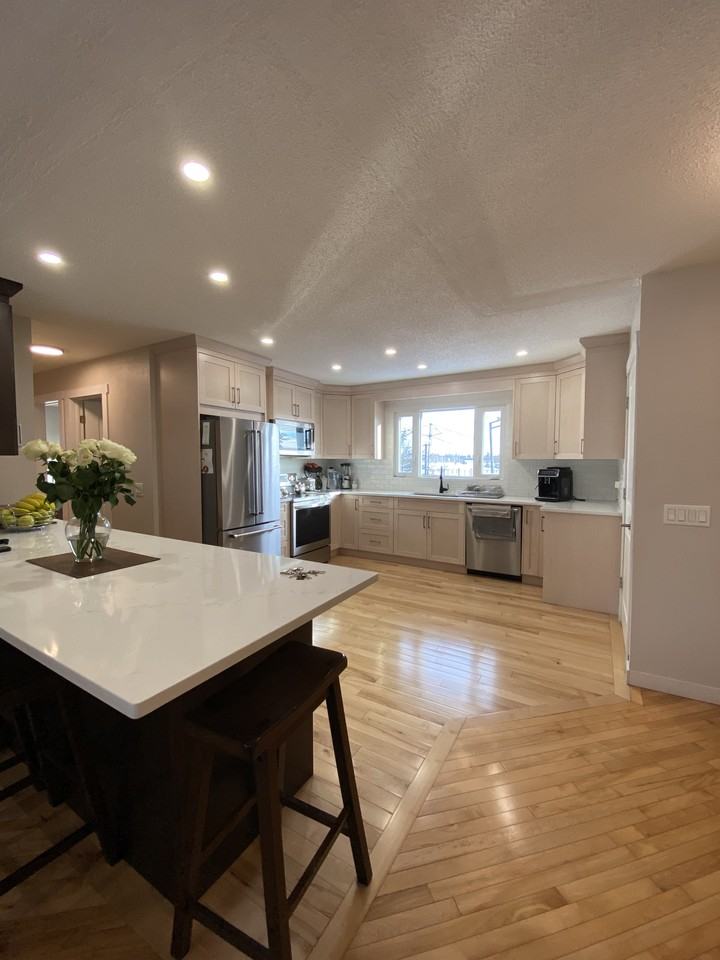 811 Maidstone Drive NE - Photo 7 of 14