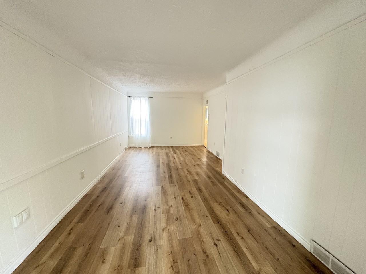 281 Wentworth St N - Photo 7 of 19