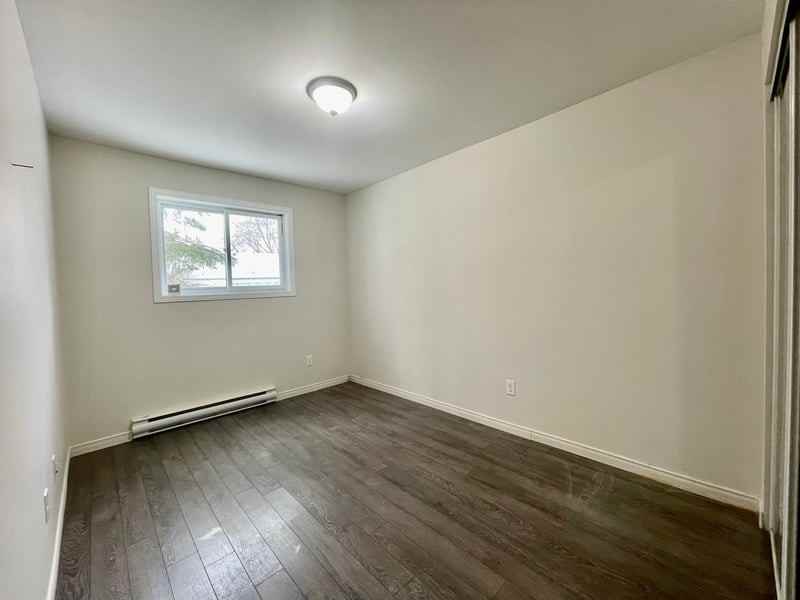 897 Notre Dame St - Photo 6 of 8