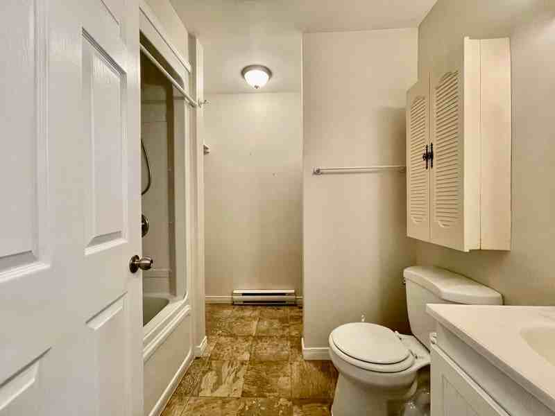 897 Notre Dame St - Photo 7 of 8