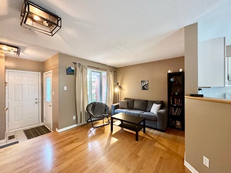 104 Banchory Cres - Photo 2 of 14