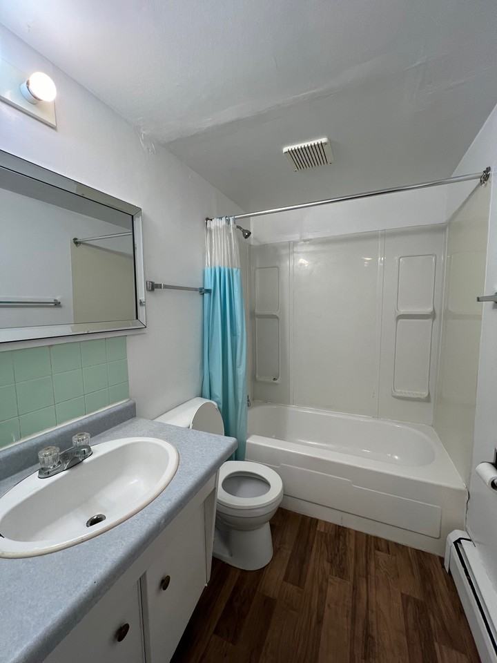 10604 114 St NW, Edmonton, AB T5H 3J9, Canada - Photo 6 of 21