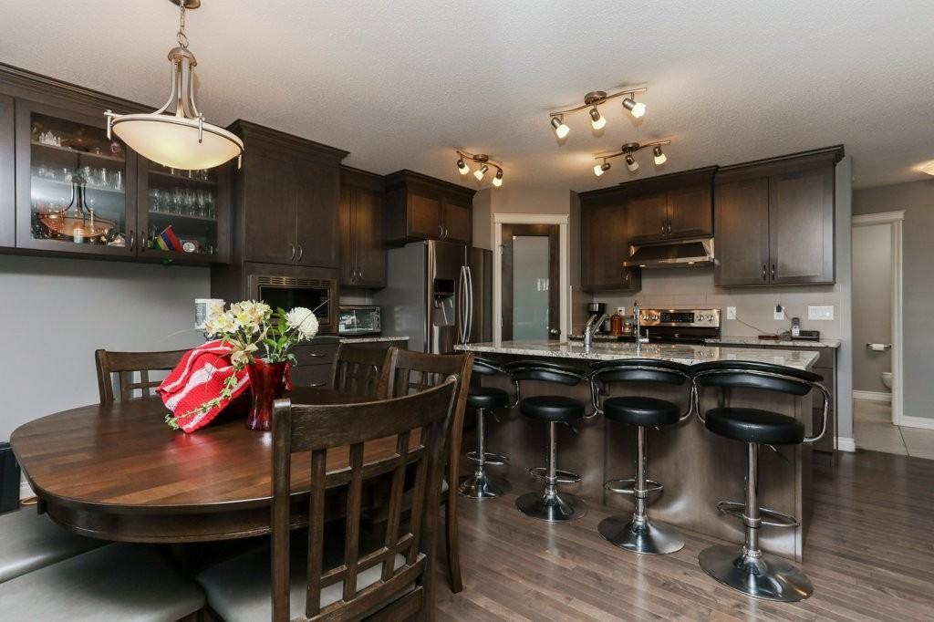 9606 207A St NW, Edmonton, AB T5T 4M9, Canada - Photo 3 of 25