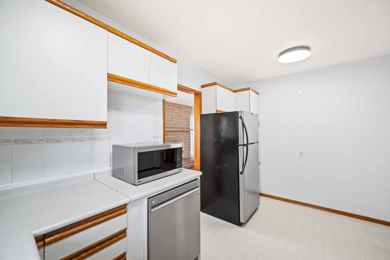 118 Columbus Crescent - Photo 3 of 42