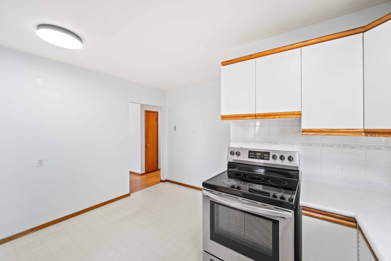 118 Columbus Crescent - Photo 4 of 42