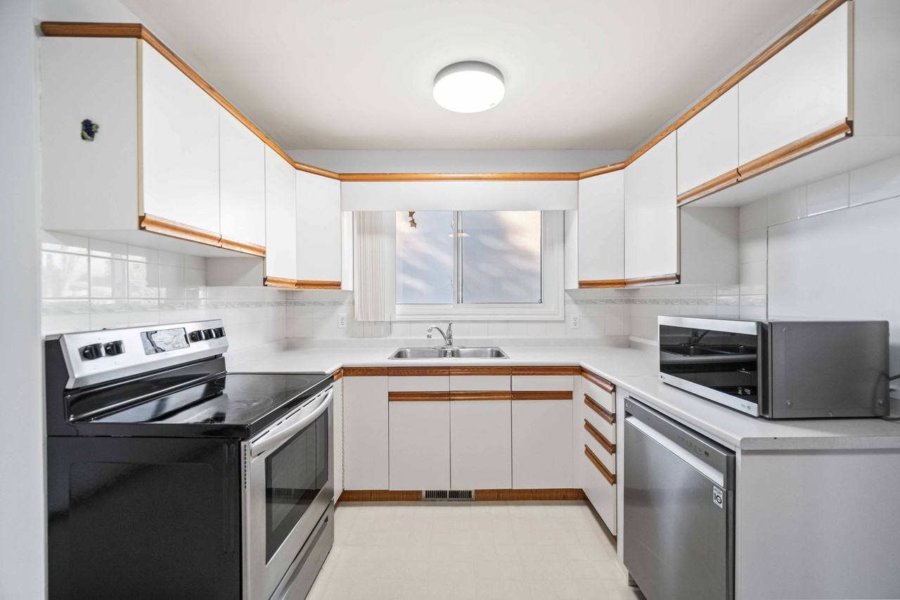 118 Columbus Crescent - Photo 5 of 42