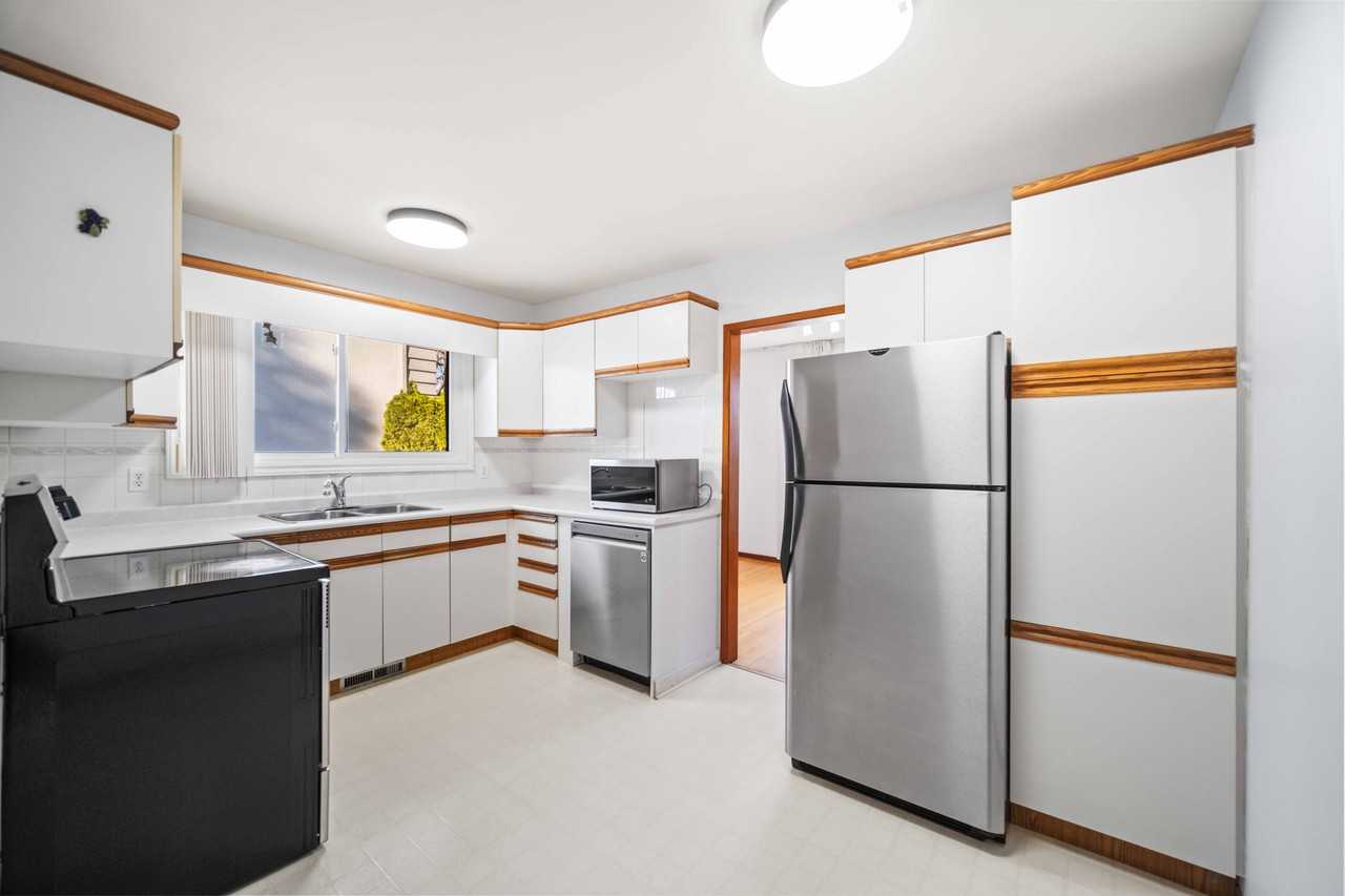 118 Columbus Crescent - Photo 6 of 42