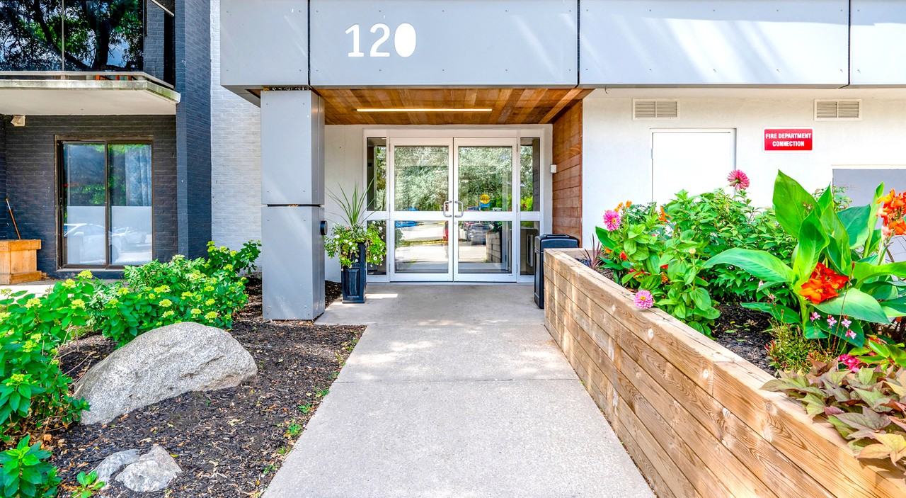 Adanac Crossing - Photo 4 of 19