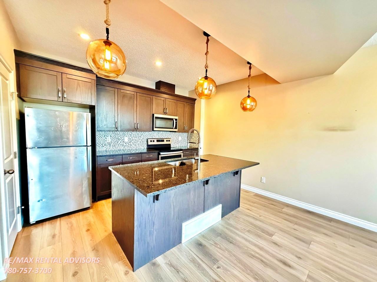 20107 19 Ave Nw - Photo 5 of 23