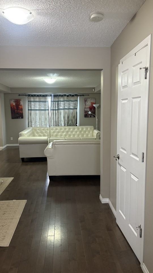 292 Viewpointe Terr - Photo 2 of 24