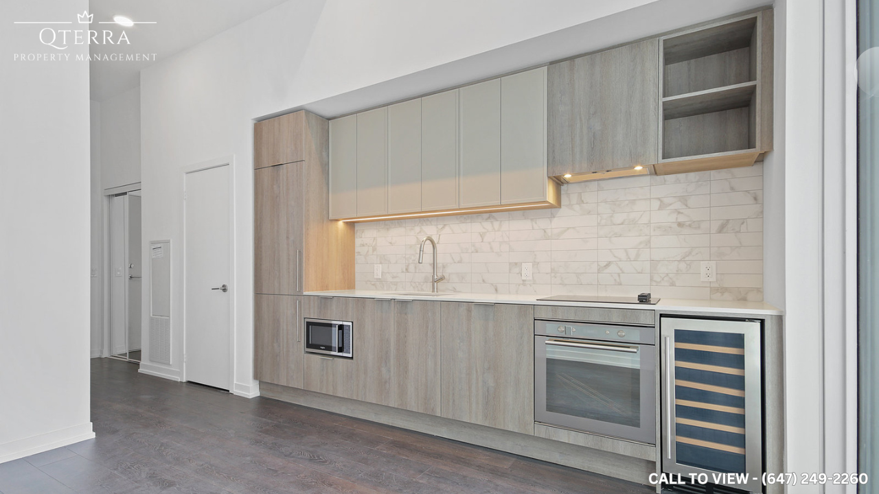 2020 Bathurst St - Photo 3 of 20