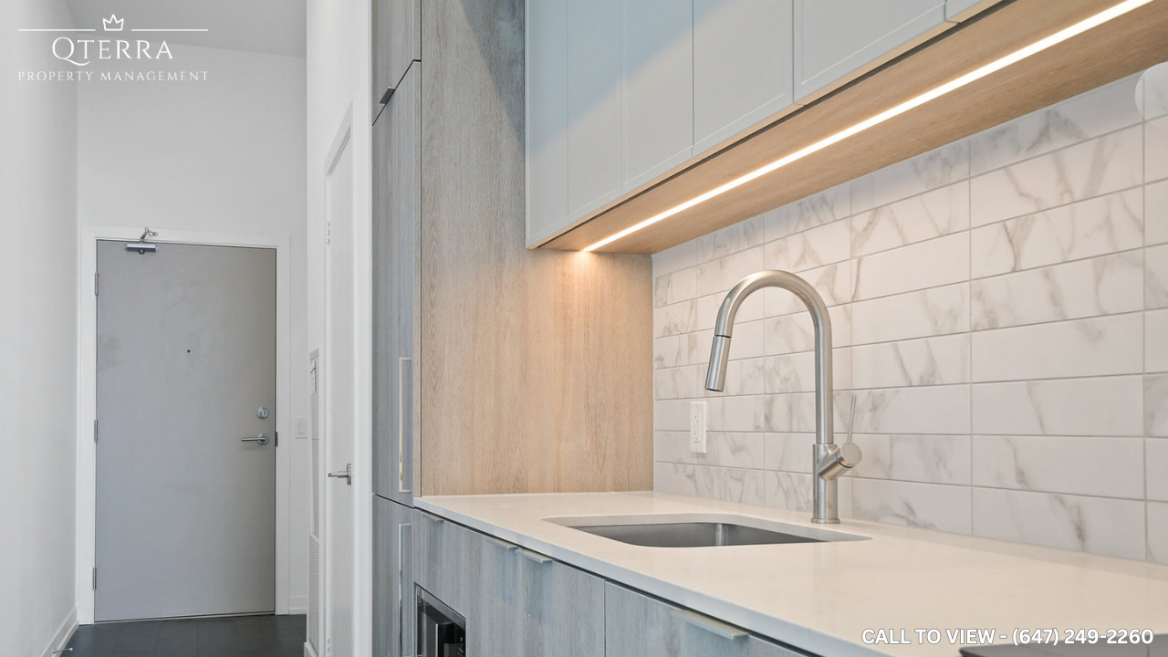 2020 Bathurst St - Photo 5 of 20