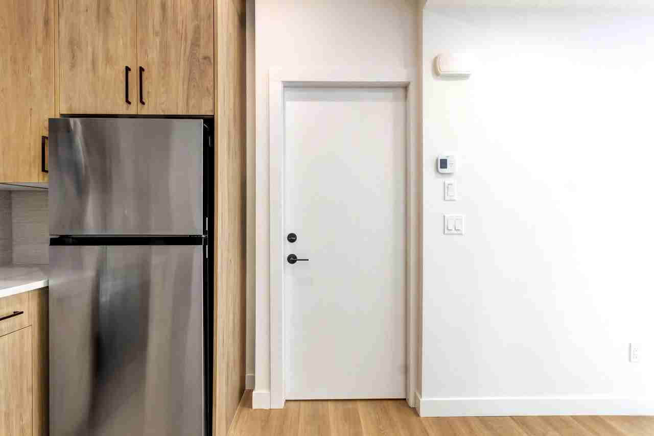 7544 39 Ave Nw - Photo 4 of 18