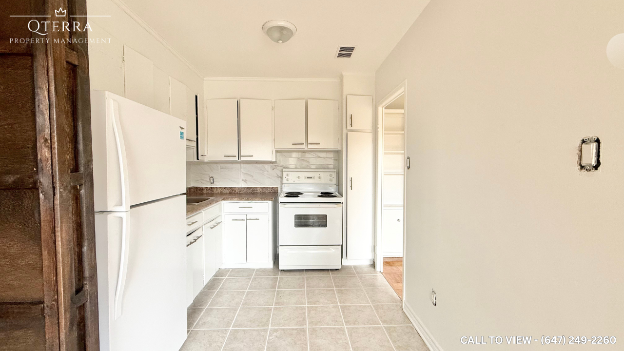 17-6 Kings Point Dr, Etobicoke, Ontario M8Y 1Z4 - Photo 2 of 9