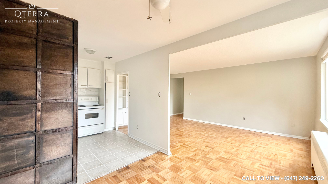 17-6 Kings Point Dr, Etobicoke, Ontario M8Y 1Z4 - Photo 3 of 9