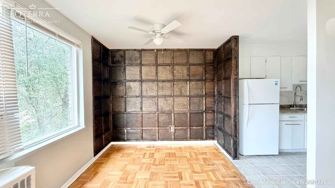 17-6 Kings Point Dr, Etobicoke, Ontario M8Y 1Z4 - Photo 4 of 9