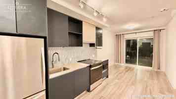 featured image of 405 Dundas St W