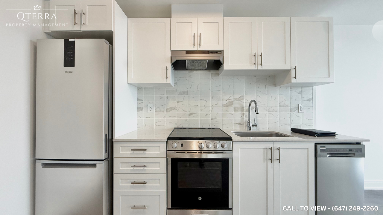 402-705 Davis Dr, Newmarket, Ontario L3Y 2R2 - Photo 2 of 8