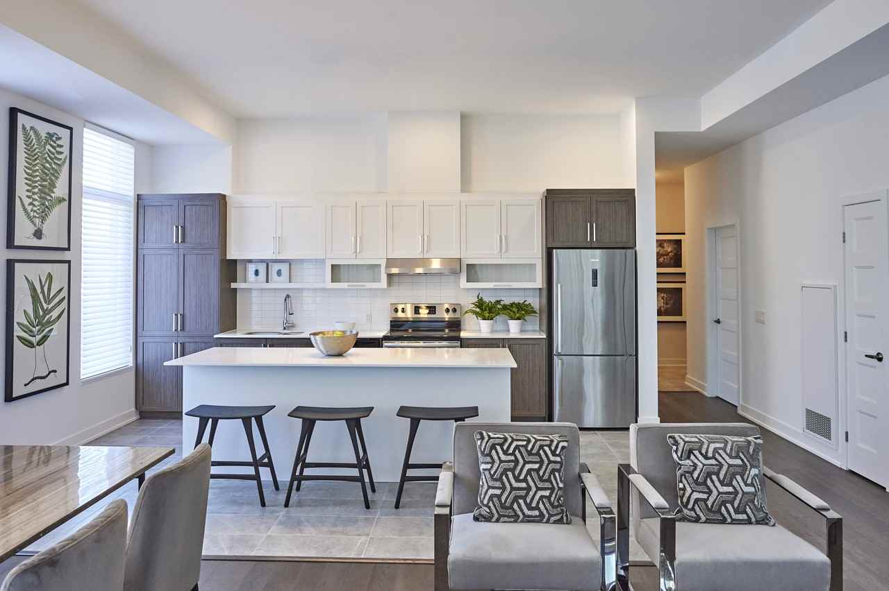 Petrie's Landing | Waterfront Towers - Photo 7 of 50