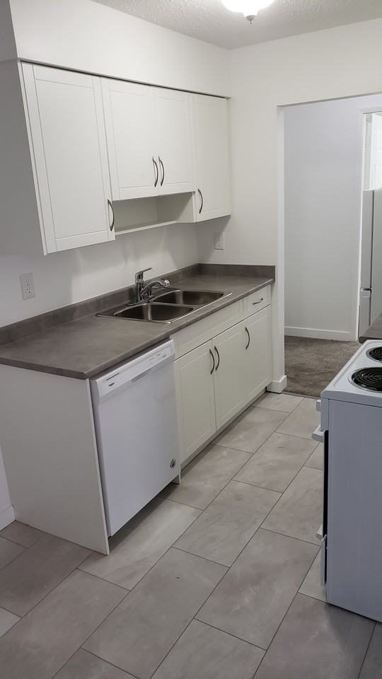 Parklane Manor Apartments - Photo 6 of 49