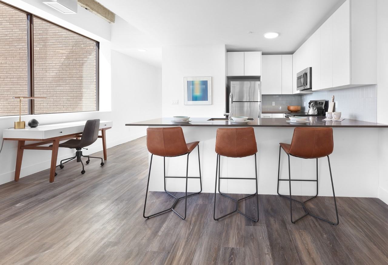 100 House - Photo 4 of 50