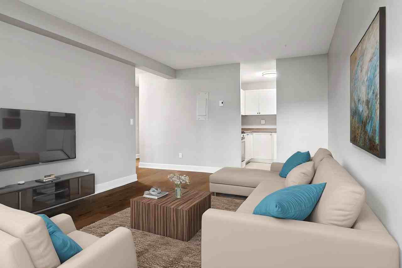 Elgin - Photo 4 of 11