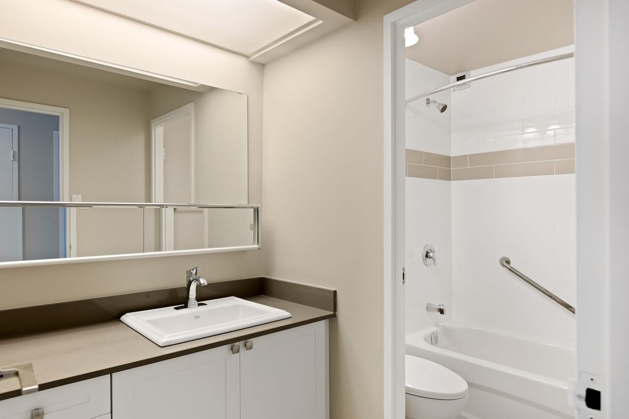 Bromley Square - Photo 6 of 10