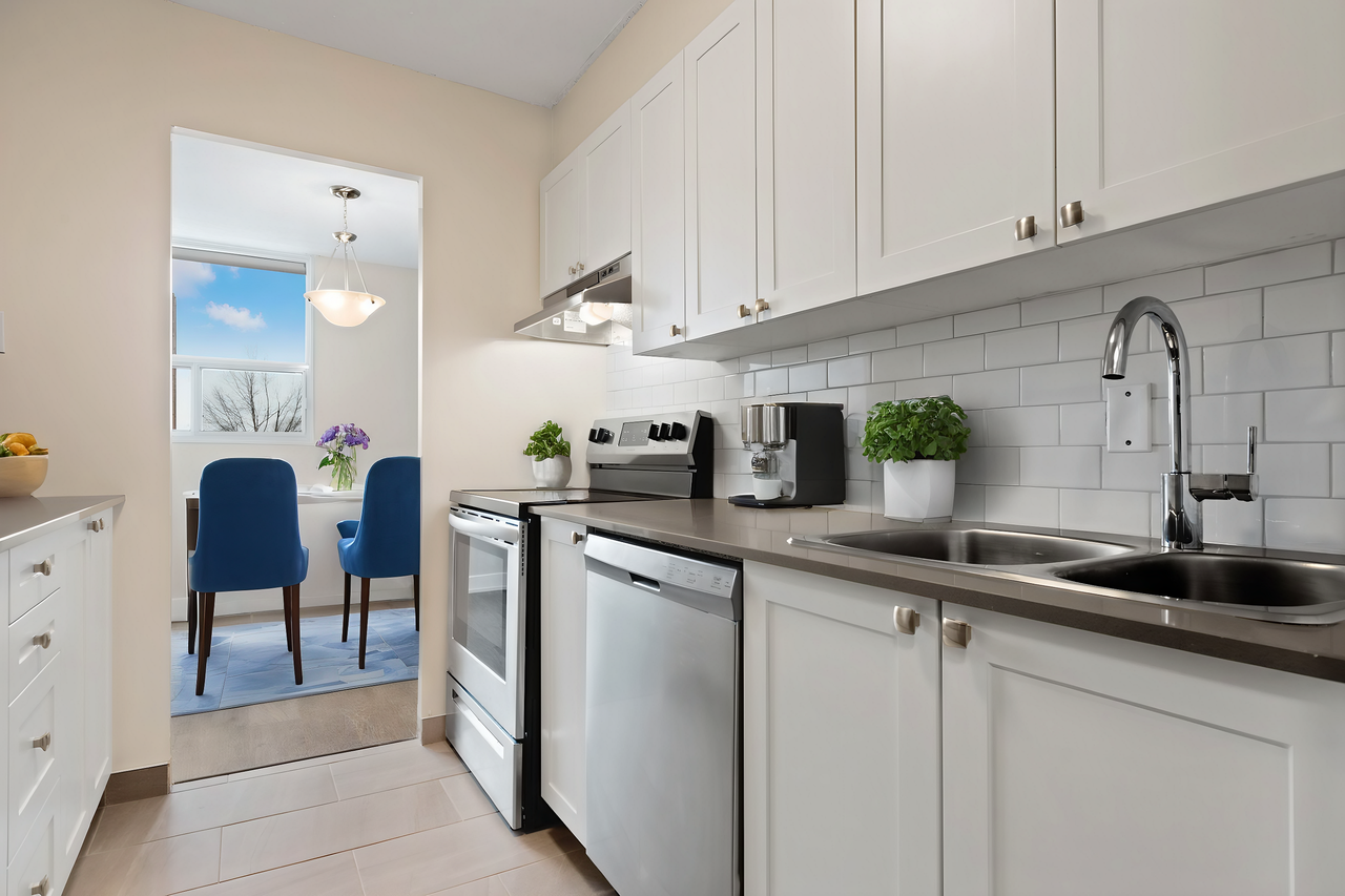 The Lamplighter - Photo 3 of 8