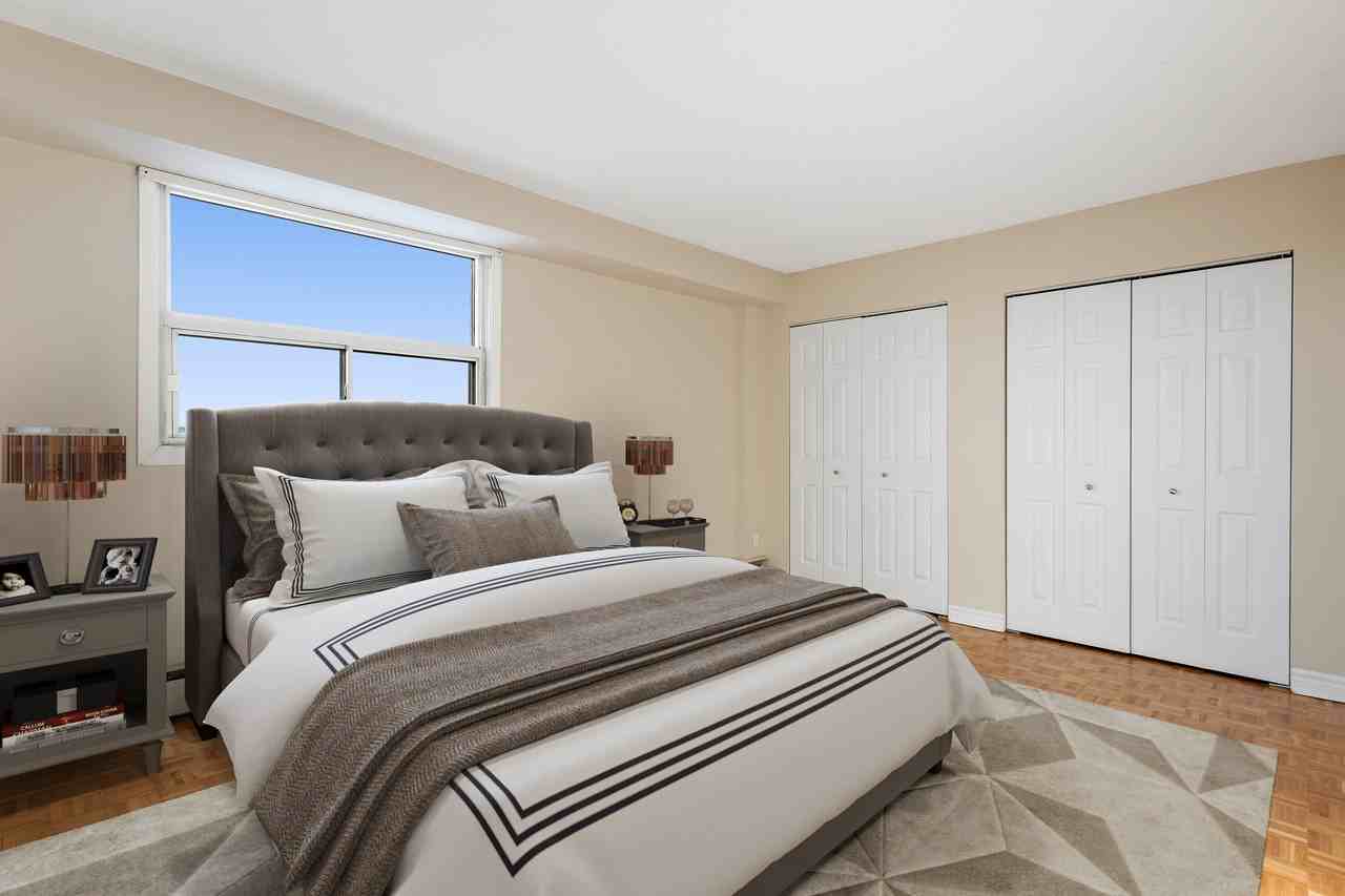 The Lamplighter - Photo 4 of 8