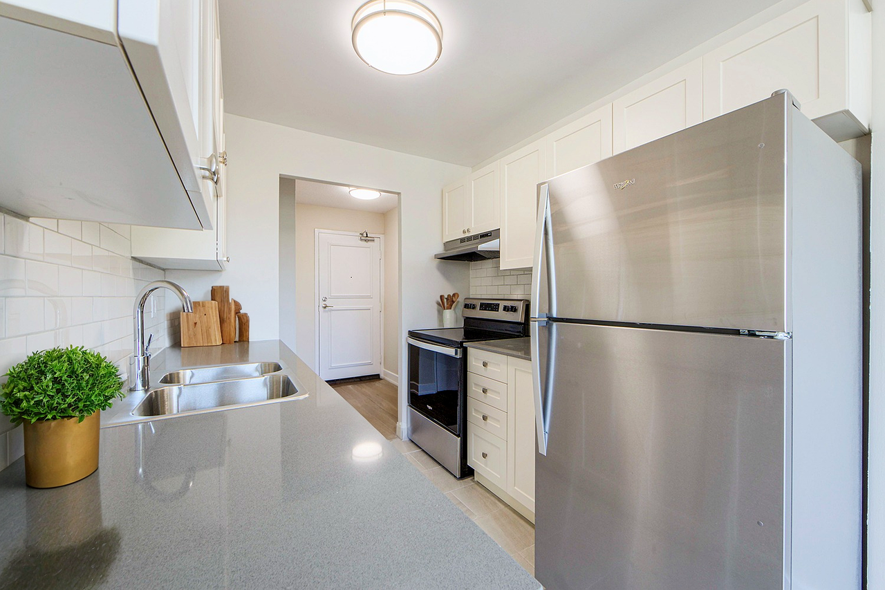 North Park Tower - Photo 2 of 10